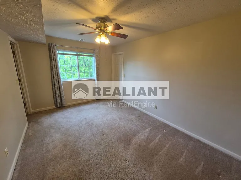 412 Marian Ln #8 — Photo 12