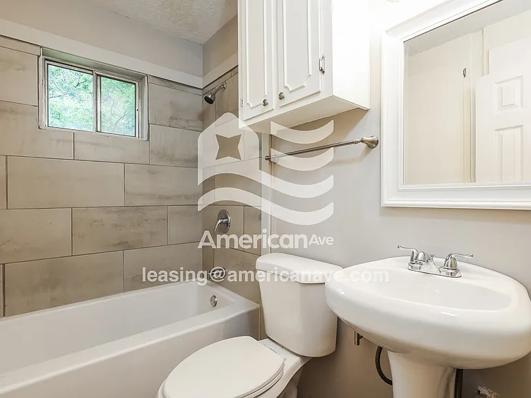 1913152_008_main_bathroom_13745651.jpg