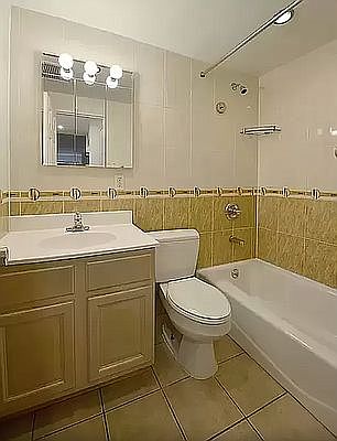 5th image of 239 E 81st St #7C