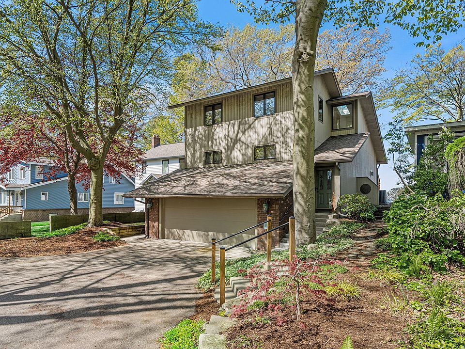 1st image of 410 N Lakeshore Dr
