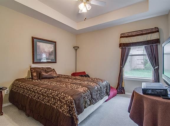 5th image of 324 Montreal Dr