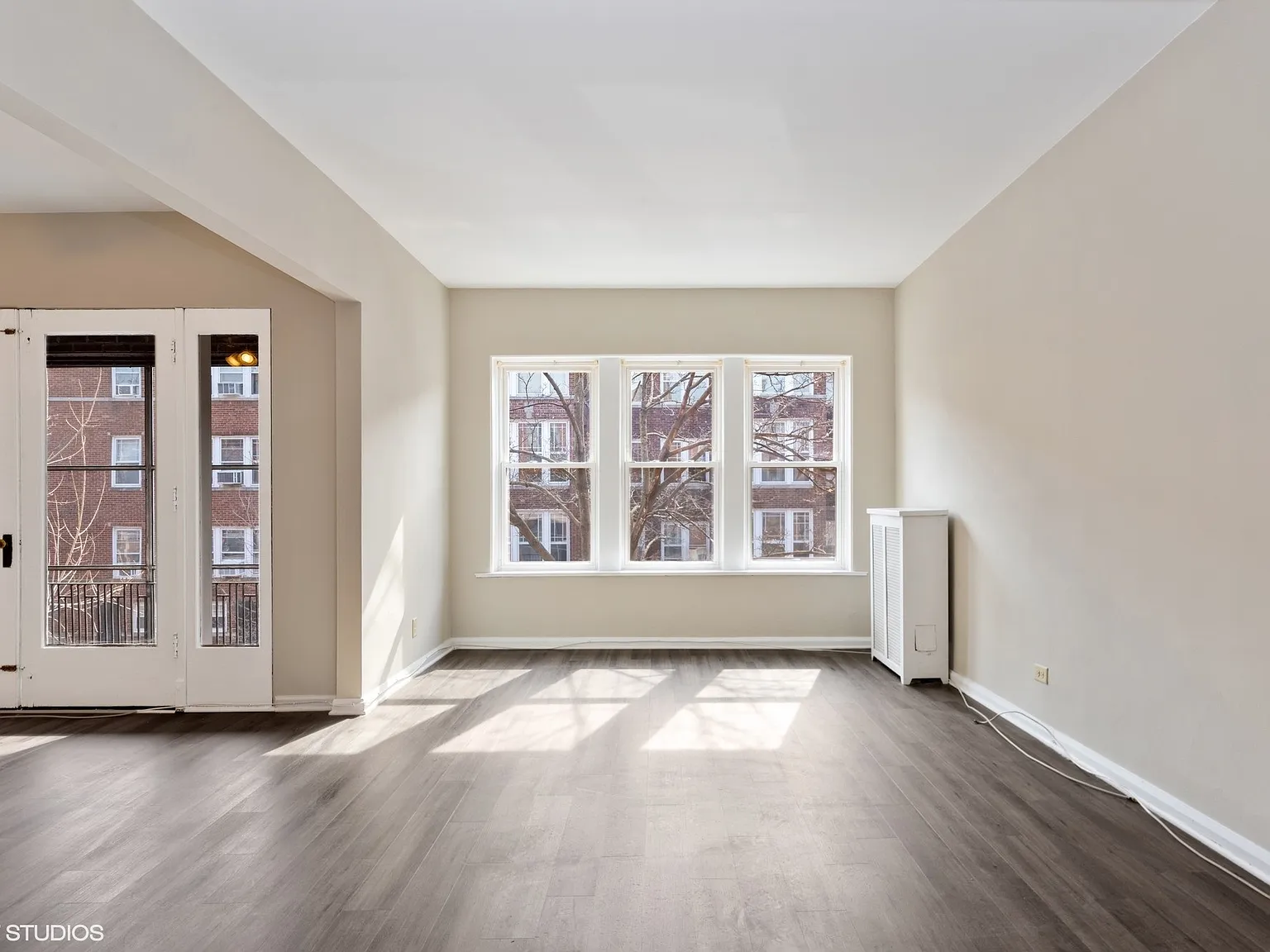 1408 W Jonquil Ter — Photo 4