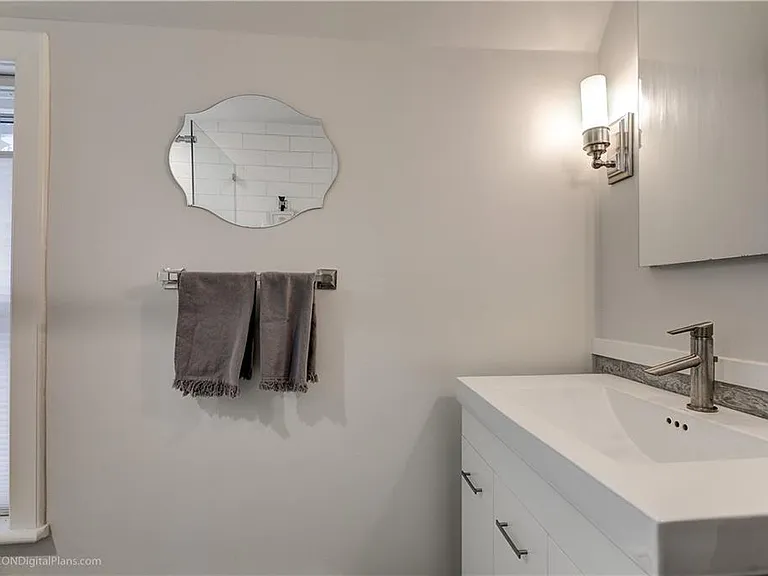 569 Spring St #2 — Photo 19