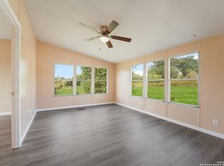 658 County Road 124, Floresville, TX 78114