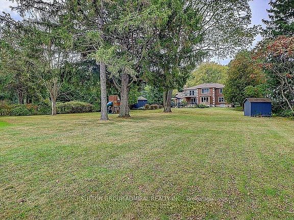 5th image of 48 Meadowcliffe Dr