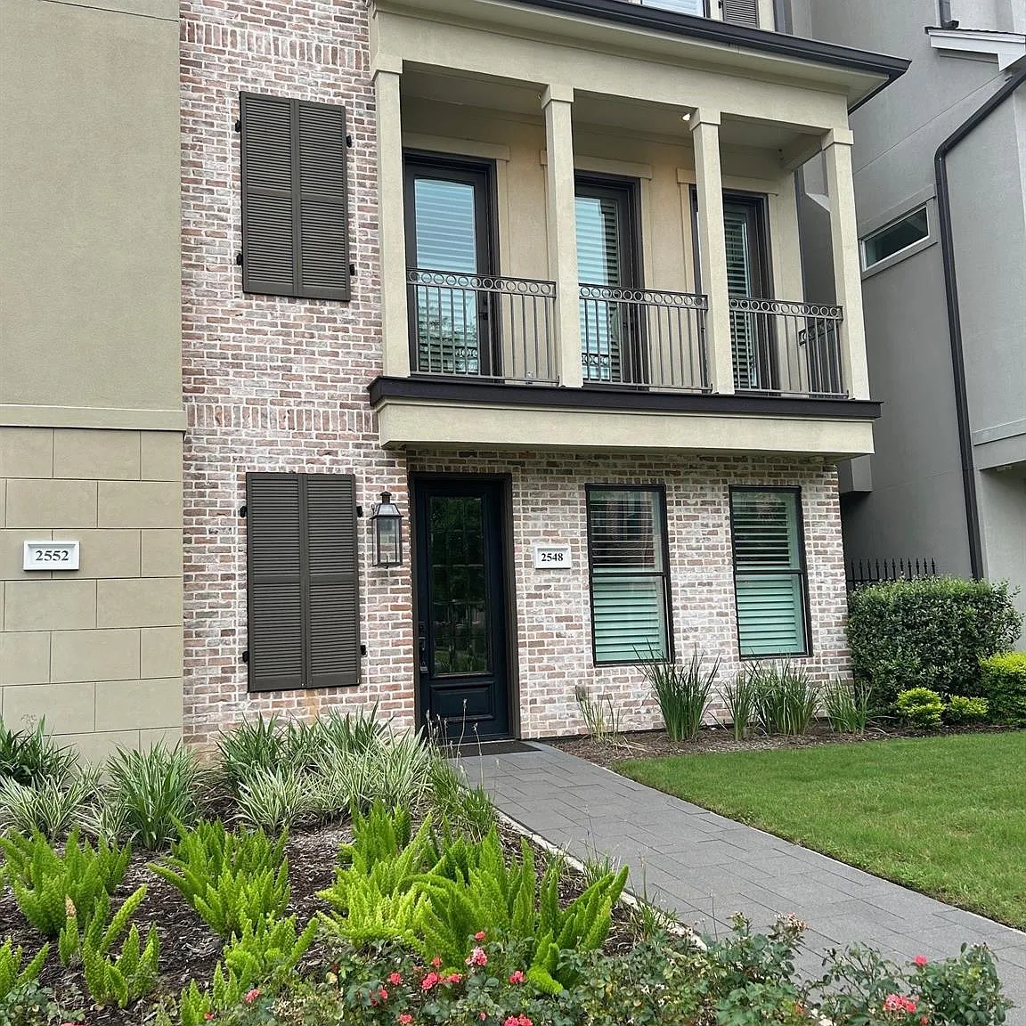 3 bed, 3.5 bath, 3142 sqft, $8,000 — Photo 1