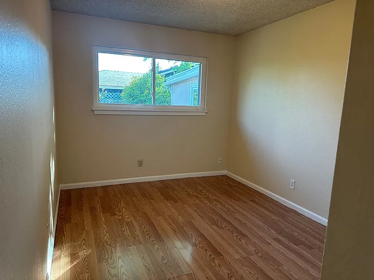 4690 Brookfield Dr — Photo 9