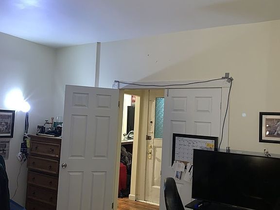 4th image of 2409 27th St APT 4A