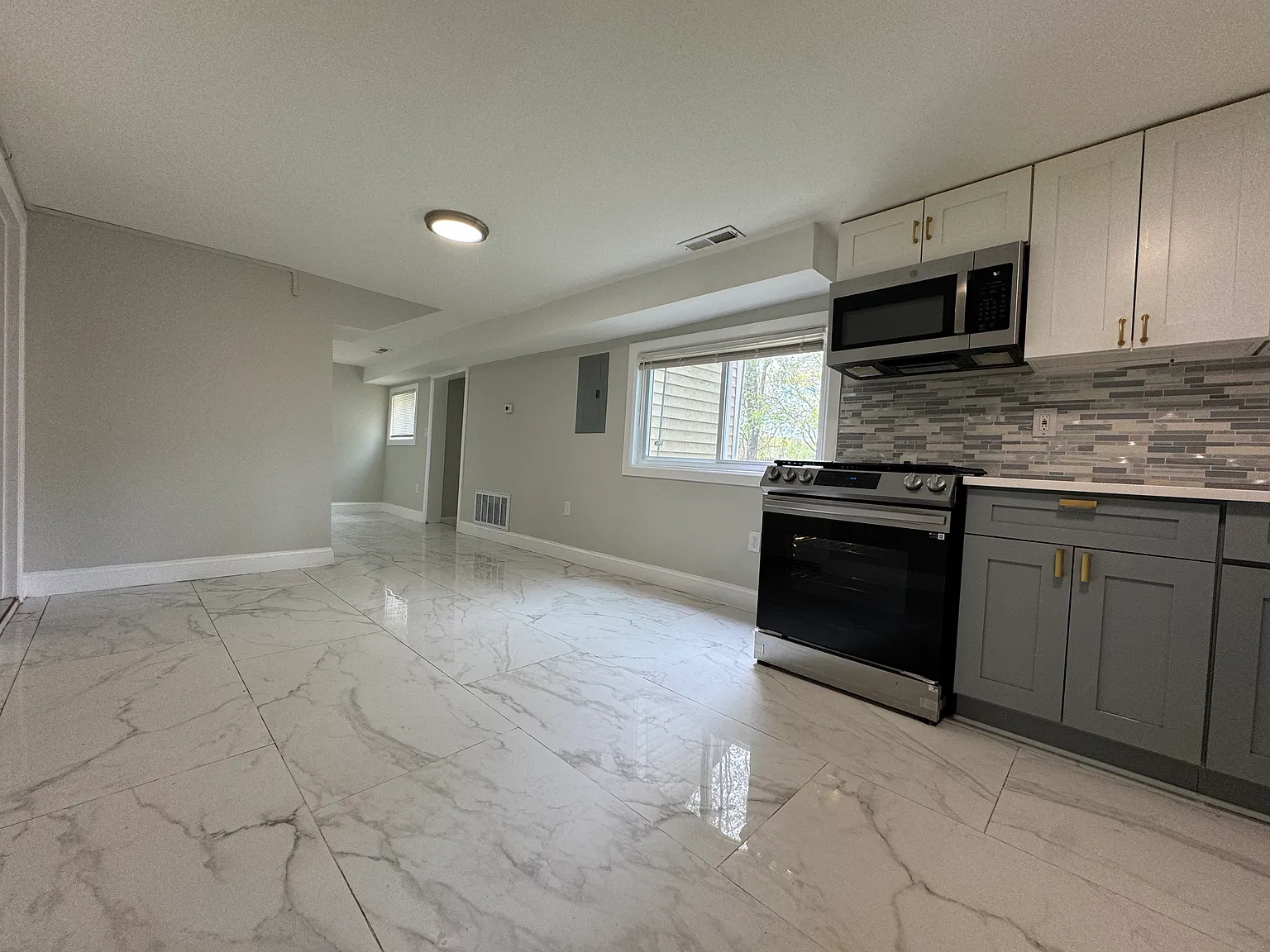 4 bed, 1100 sqft, $2,245 — Photo 1
