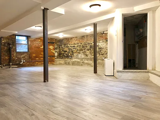 Rented by Premier Metro Realty Corp | media 16