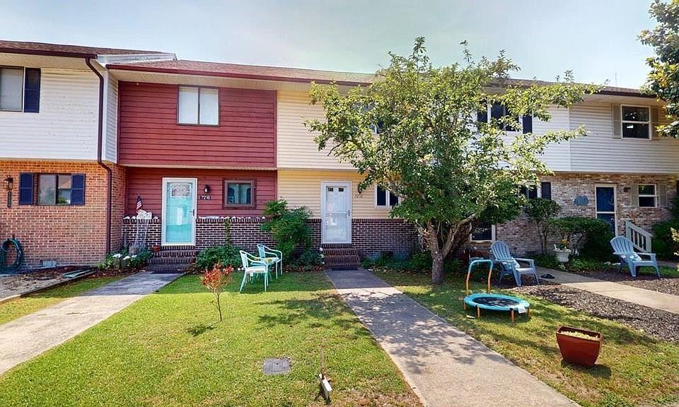 1st image of 7216 Oak Ridge Pl