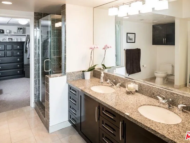 13700 Marina Pointe Dr #1725 — Photo 9