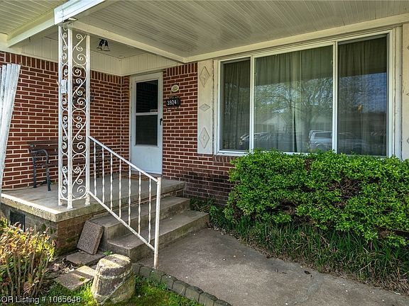 3rd image of 3924 Dean Dr