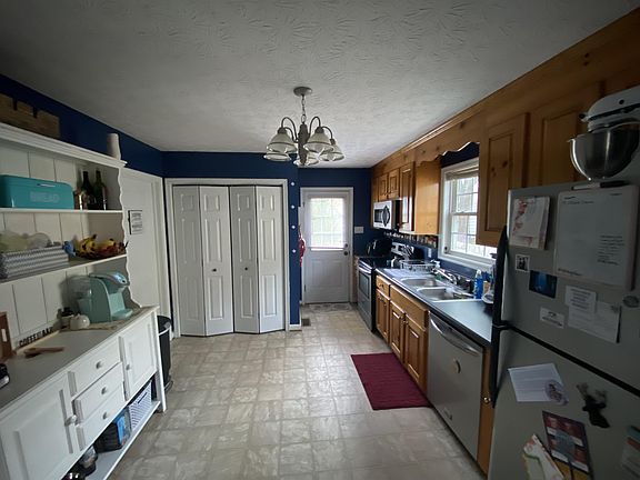 5th image of 224 S Fern Ave