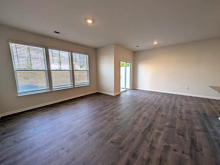 1664 Hallview Ct — Photo 7