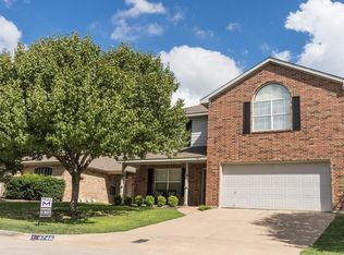 9748 Stoney Bridge Rd, Fort Worth, TX 76108