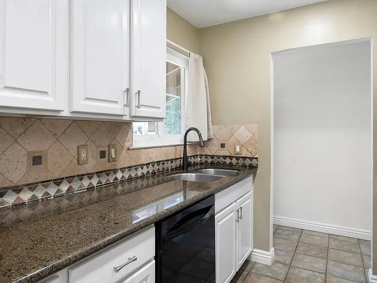 4026 Denver St — Photo 10