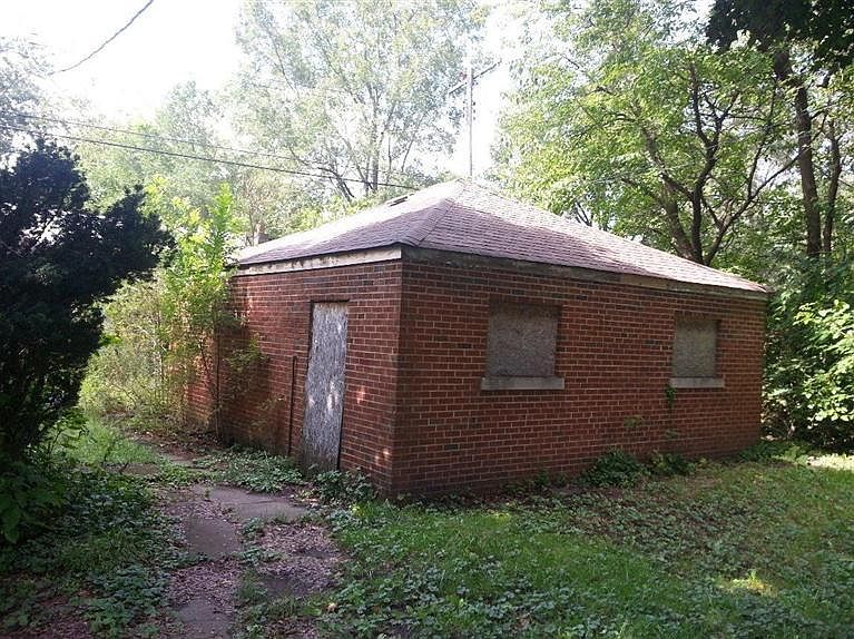 2nd image of 4236 Virginia St