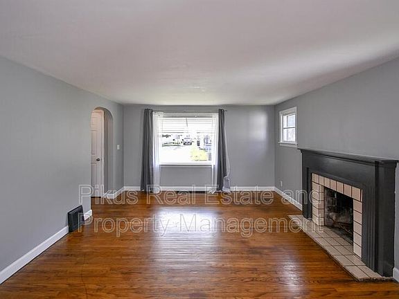 3rd image of 2421 Nicholas Pl NW