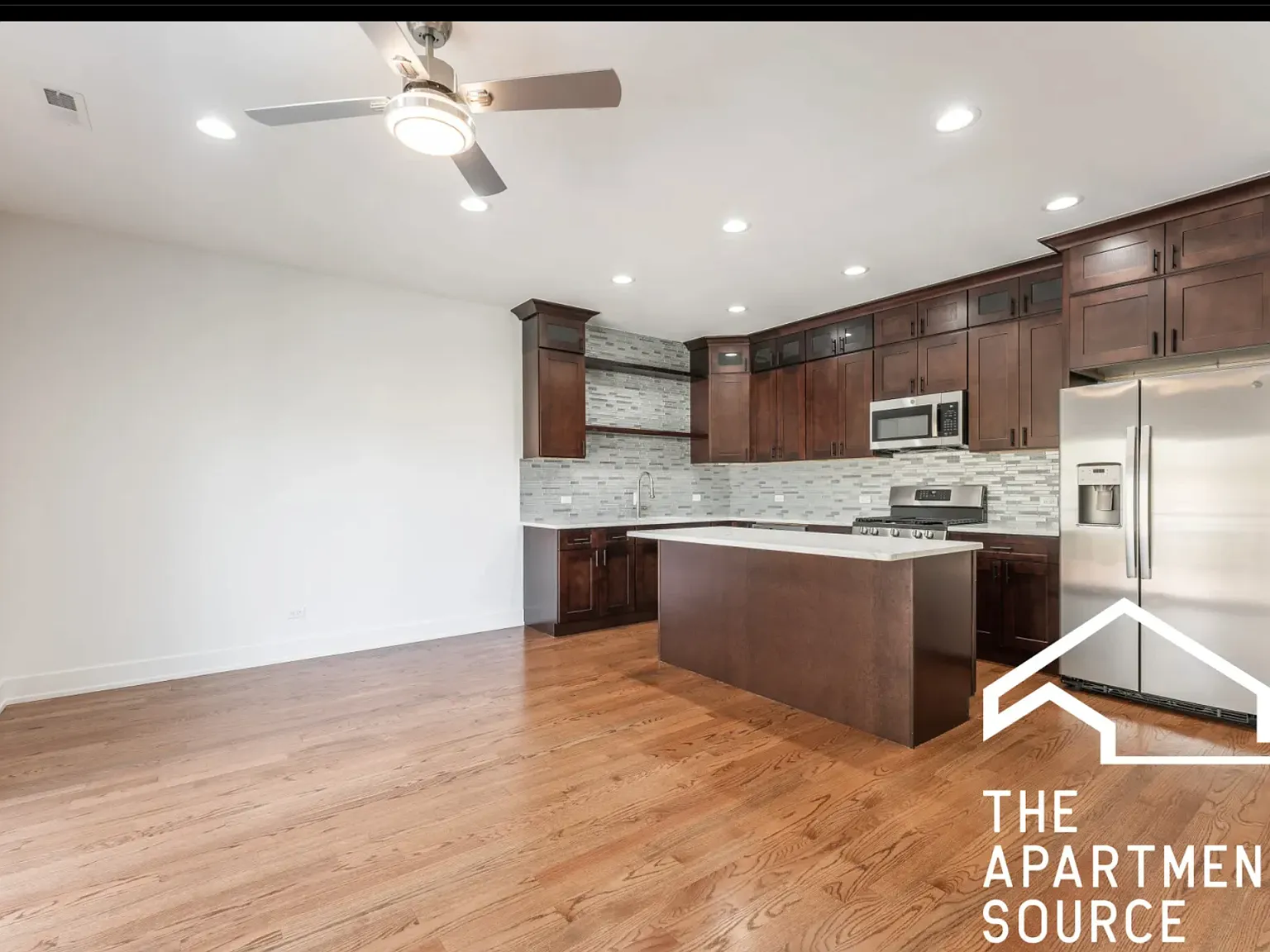 3 bed, 1300 sqft, $3,960 — Photo 4