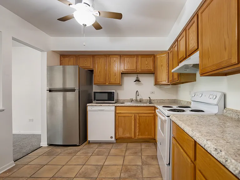 2214 S Goebbert Rd #178 — Photo 12