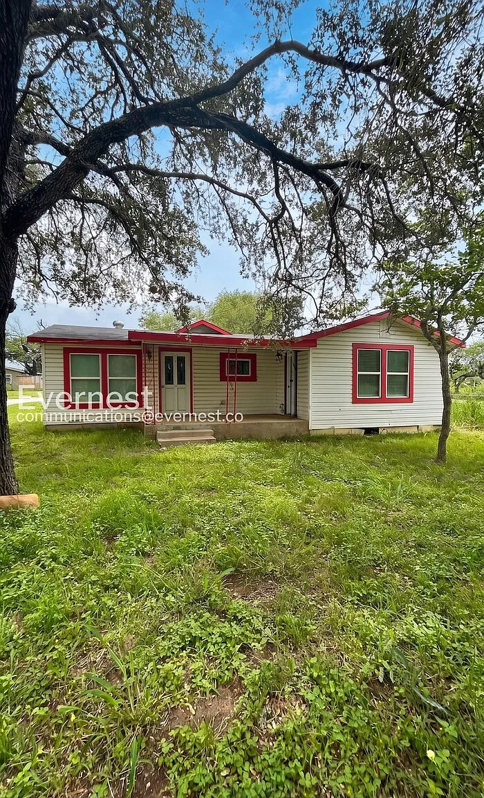 3 bed, 2.0 bath, 1450 sqft, $1,555 — Photo 1