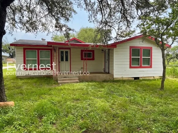 1224 Plum St, Floresville, TX 78114