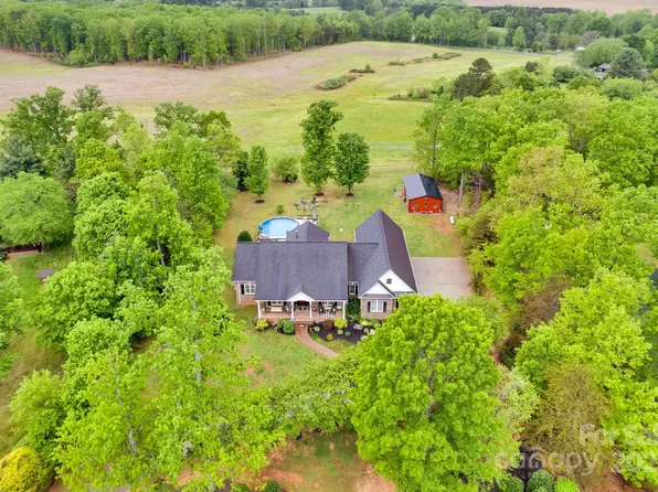 3871 Cool Branch Dr, Maiden, NC 28650