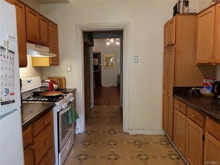 408 W Clay St — Photo 3