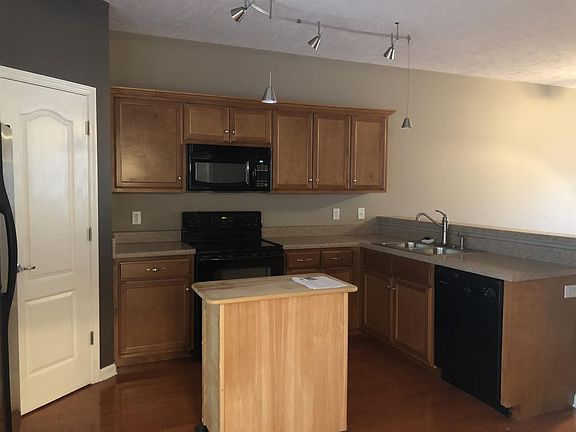 2nd image of 2569 New Holland Cir