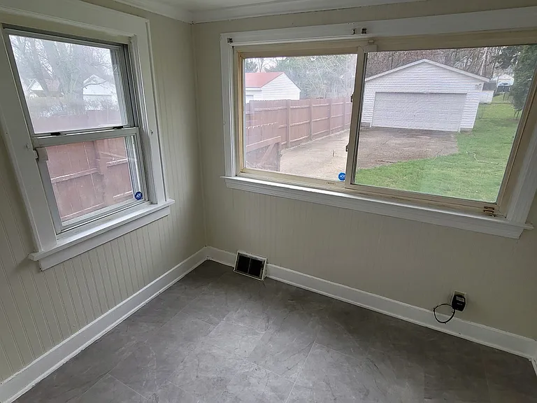 1213 Herman Ave — Photo 10