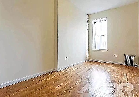 4th image of 372 Montgomery St #A2