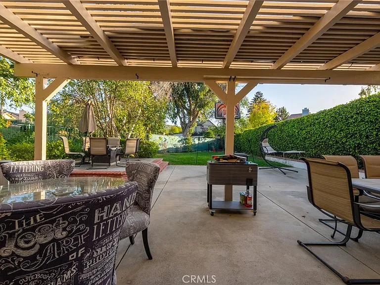 10 Valley Crest Rd — Photo 37