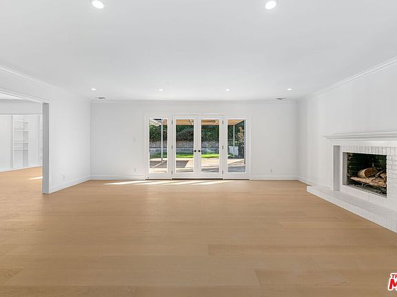 5th image of 1836 N Doheny Dr