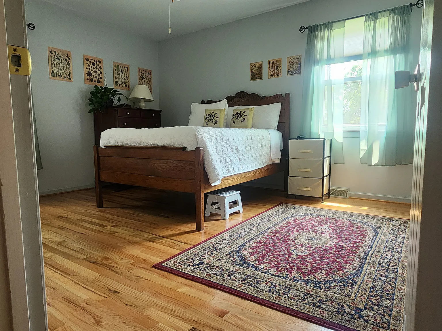 3 bed, $1,100 — Photo 2