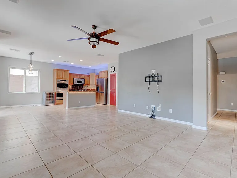 2589 Chateau Clermont St — Photo 35