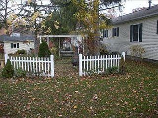 5th image of 221 Morgan St