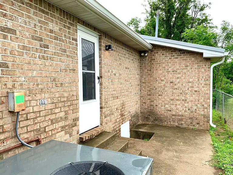 211 Lexington Dr — Photo 14
