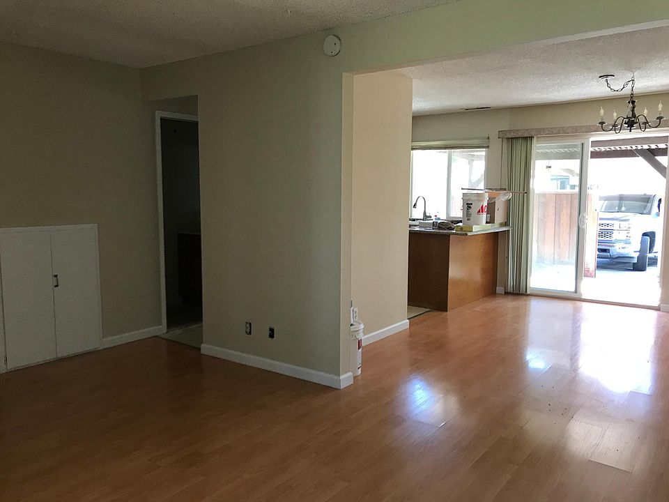 1st image of 1894 Lynwood Dr APT C