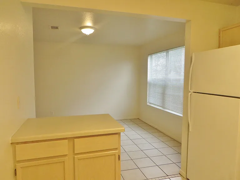 2216B Katy Ln — Photo 4