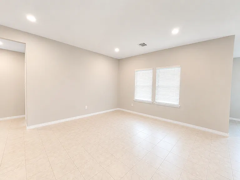 5700 Madelyn Dr — Photo 5