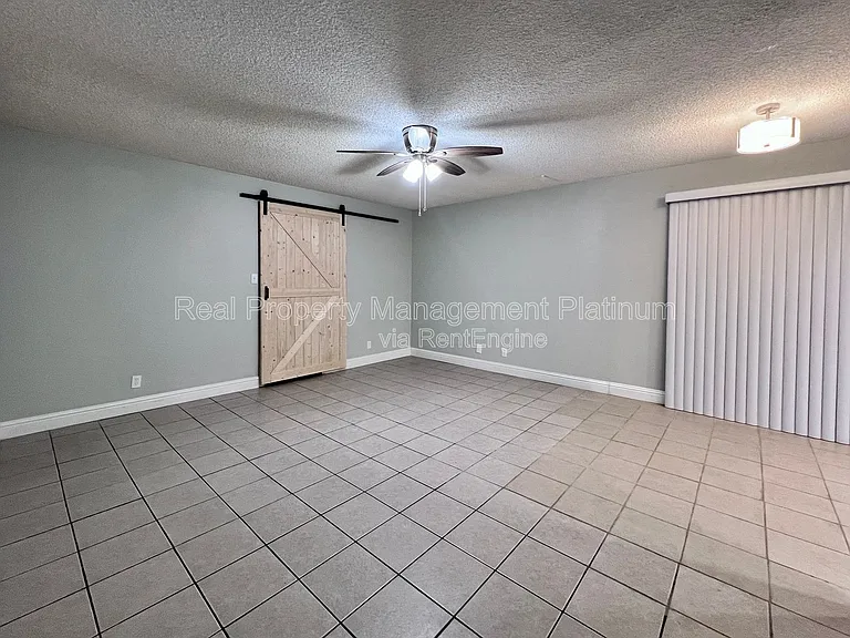 404 N Villa Ave — Photo 4