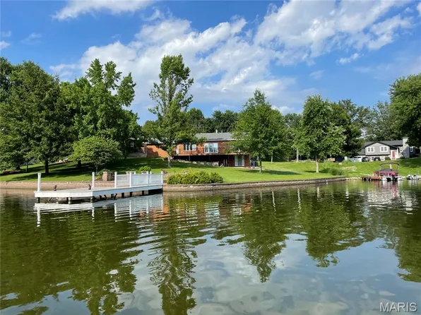 369 E Lake Dr, Edwardsville, IL 62025