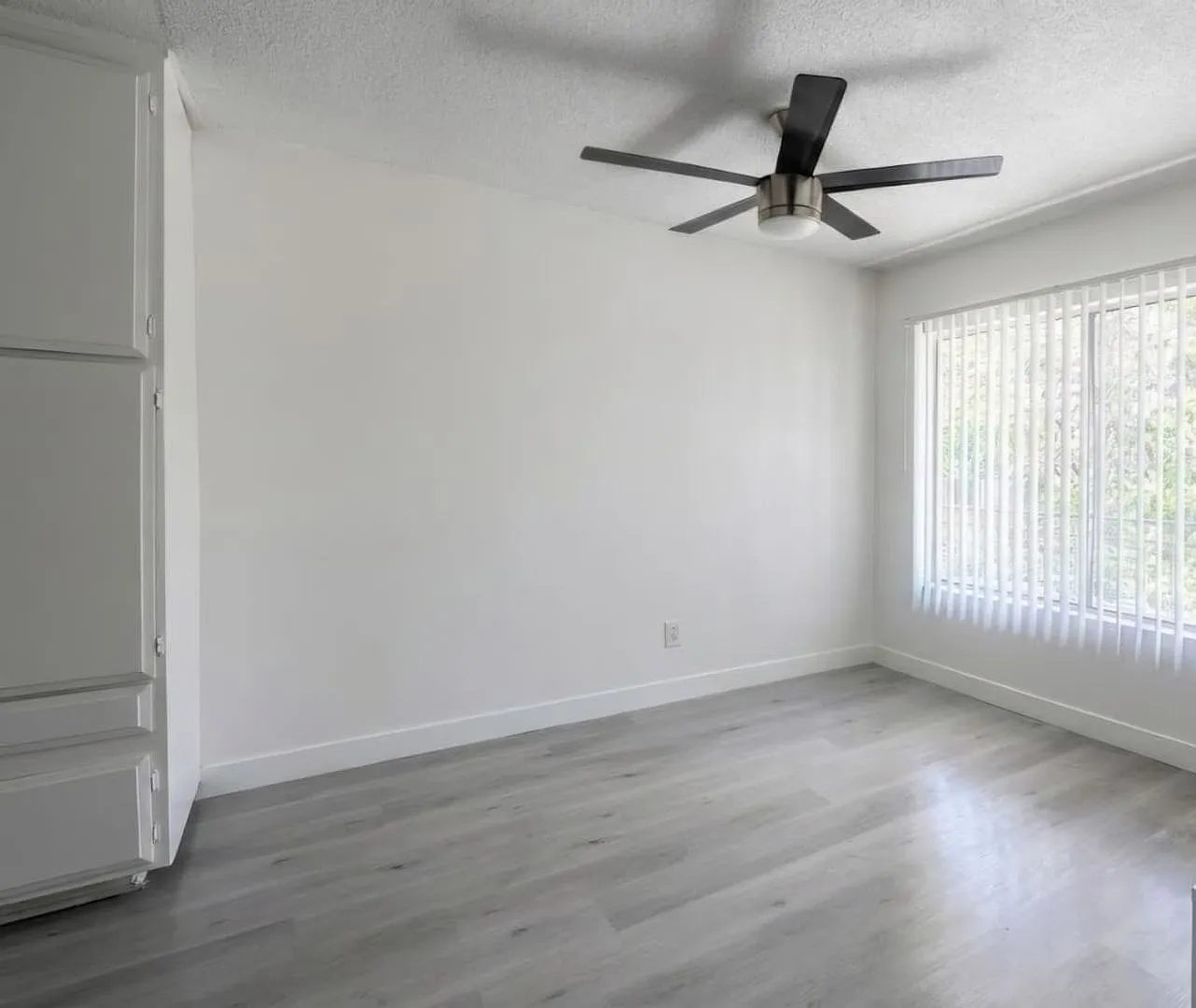 2 bed, 2.0 bath, 900 sqft, $1,933 — Photo 2