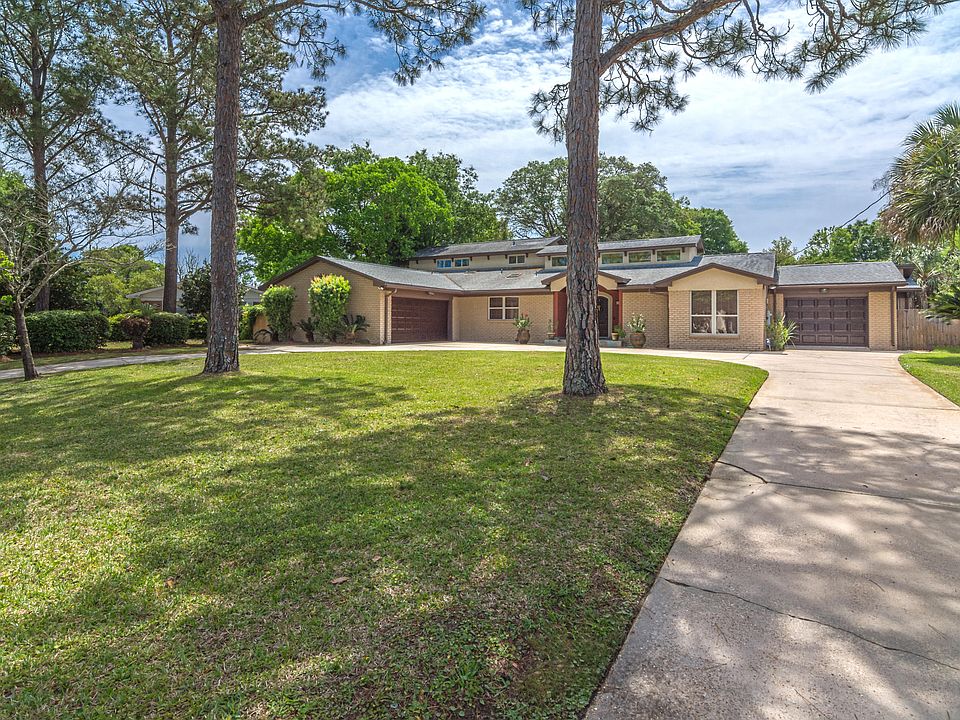 1st image of 228 Yacht Club Dr NE