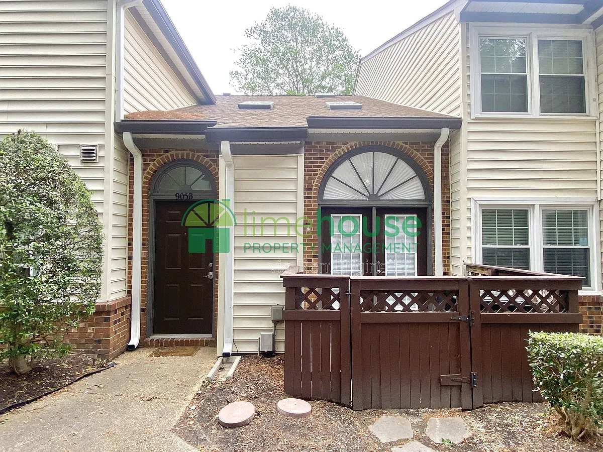 Building Photo - 905 Saint Andrews Reach #B