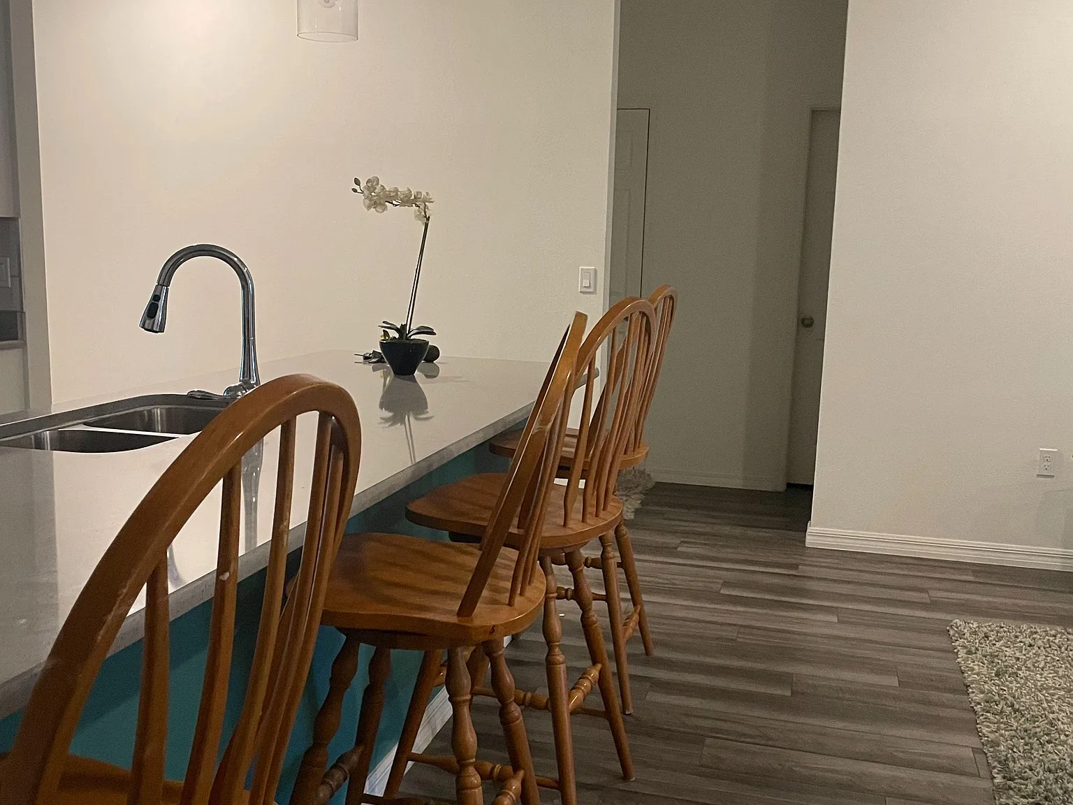 2 bed, 3.0 bath, 2400 sqft, $992 — Photo 4