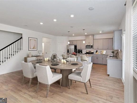 3rd image of 2219 Derrick Dr