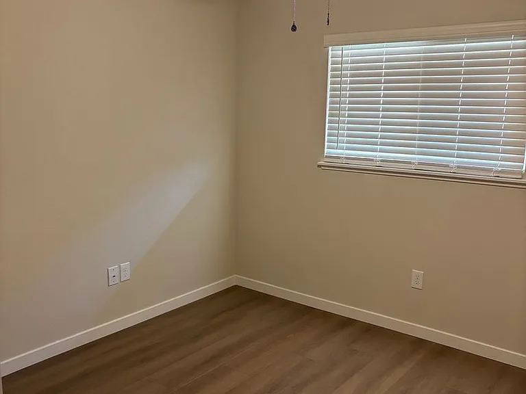 1182 Franklin Ave — Photo 9