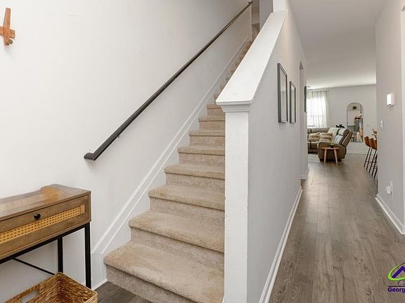 5th image of 219 Barnyard Way